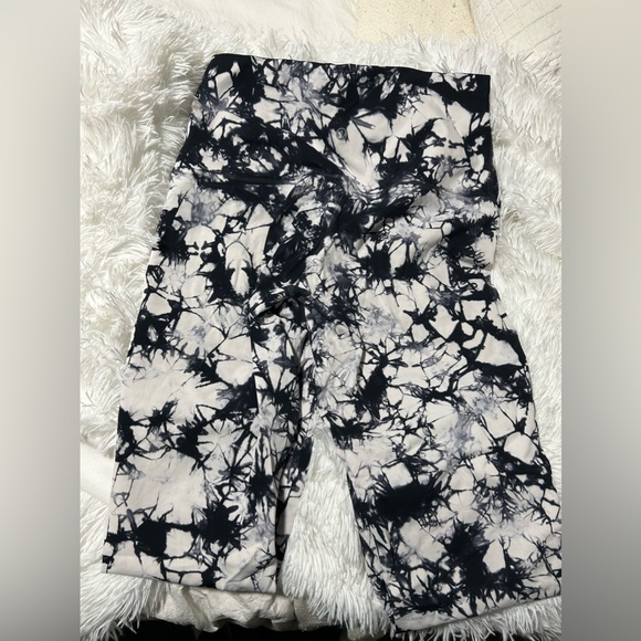 Women’s size 8 lululemon shibori leggings - Picture 2 of 5